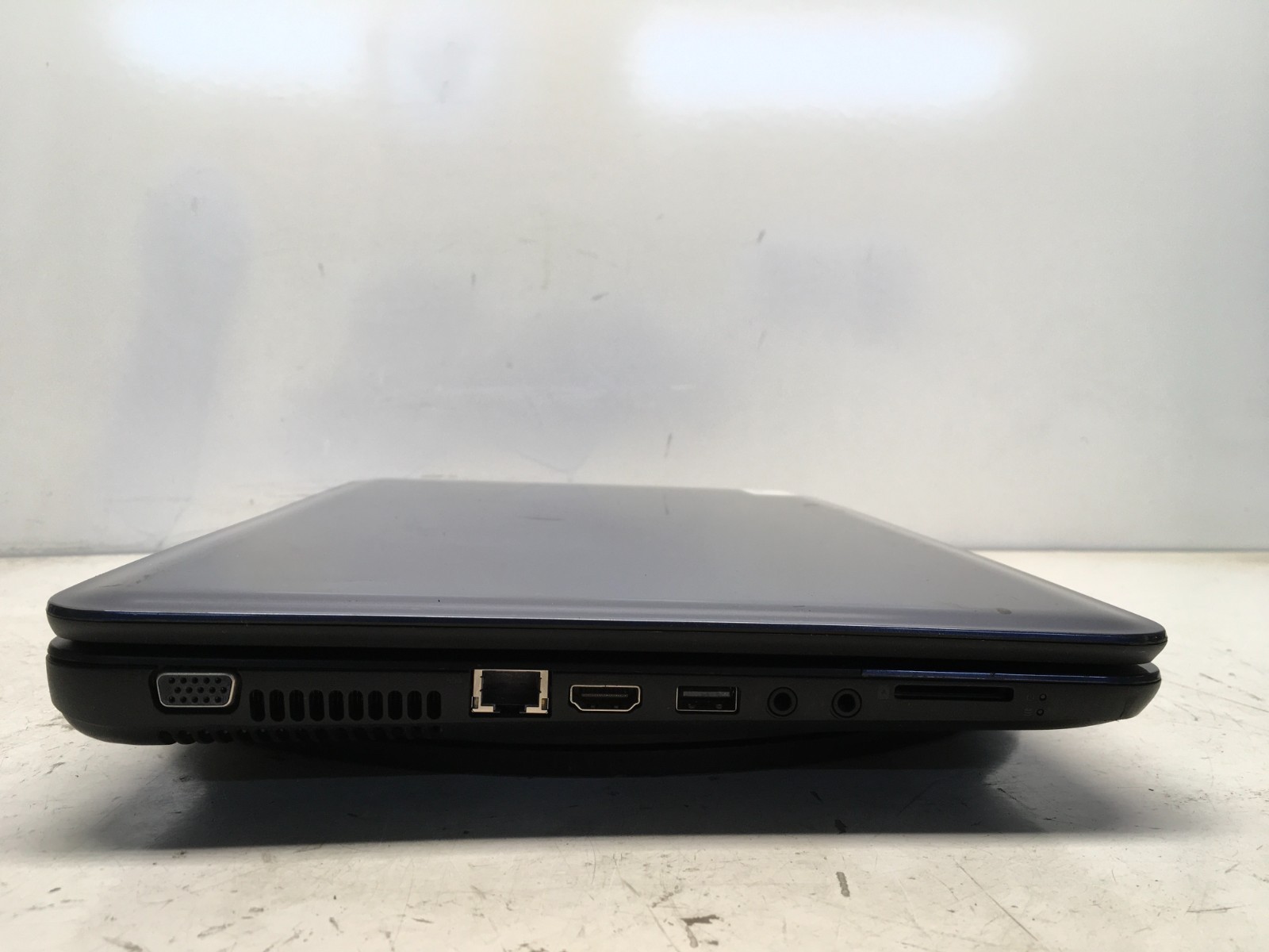 HP 2000-2B19WM AMD E-300 1300MHz 4 GB NO HDD – Cracked Screen