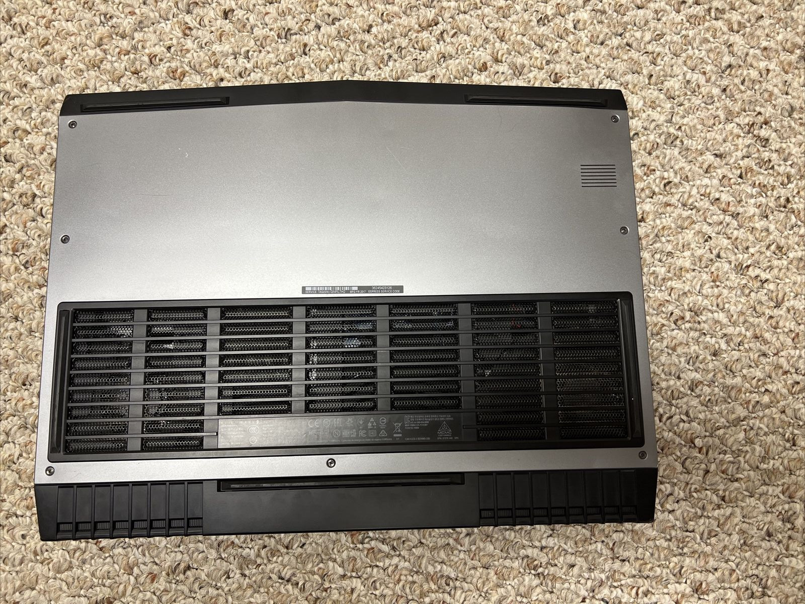 ALIENWARE 17 R4 17.3″ FHD I7-7700HQ 1TB HD / 120GB SSD 16GB Nvidia GTX 1060