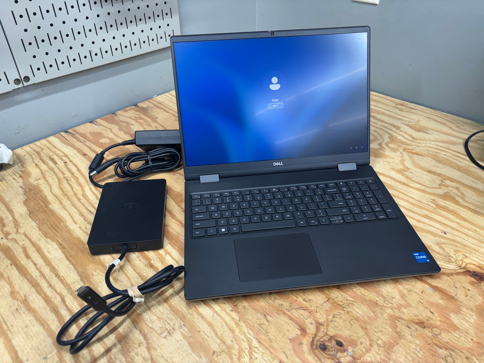 Dell Precision 7680 Workstation i5-13600HX 16GB 256GB RTX A1000 6GB Win11 +Dock