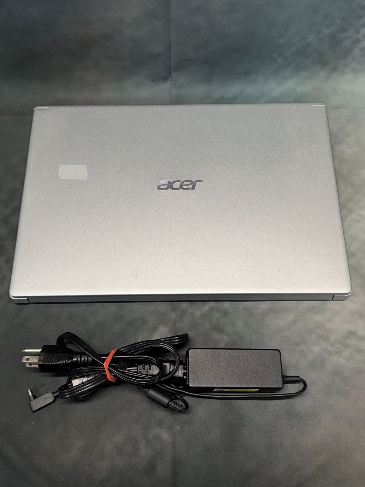 Damaged Screen Acer Aspire 5 15.6″ 128GB SSD, AMD Ryzen 3 3350U, 2.1GHz, 4GB RAM
