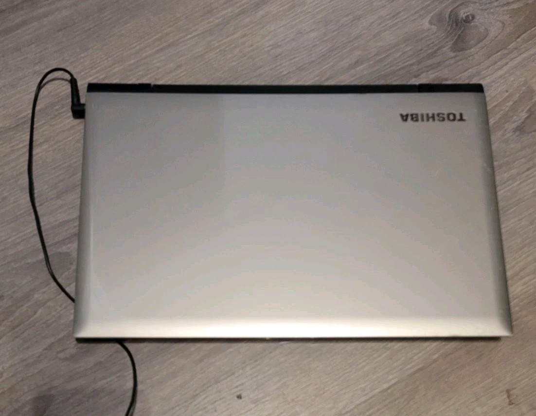 Toshiba Satellite L75-C7250 17.3″ Laptop Intel Core i3 6GB RAM 500GB Windows 10