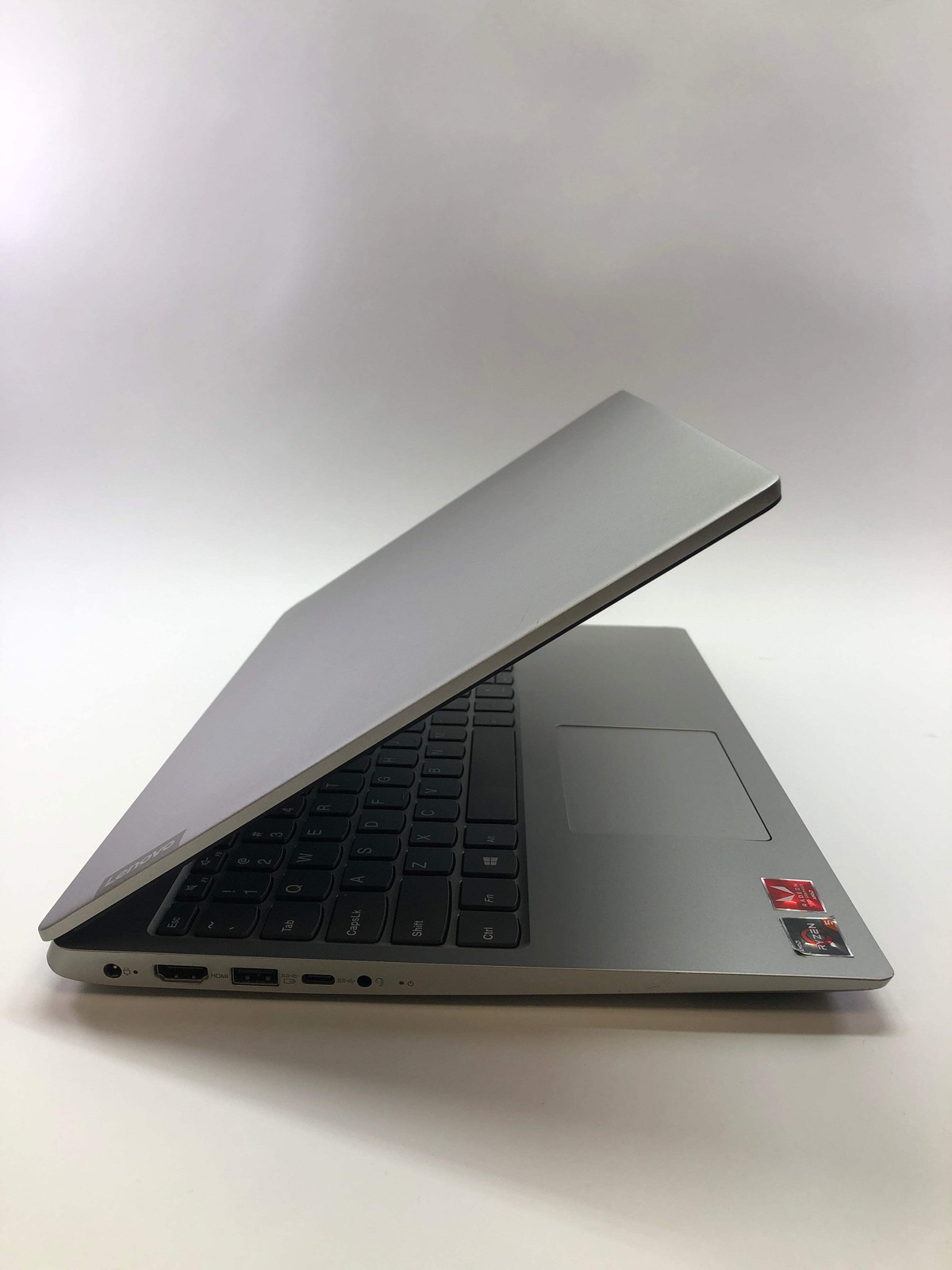 Lenovo IdeaPad 330s 81FB 15.6″ Ryzen 5 2500U 2.0GHz 8GB RAM 250GB SSD