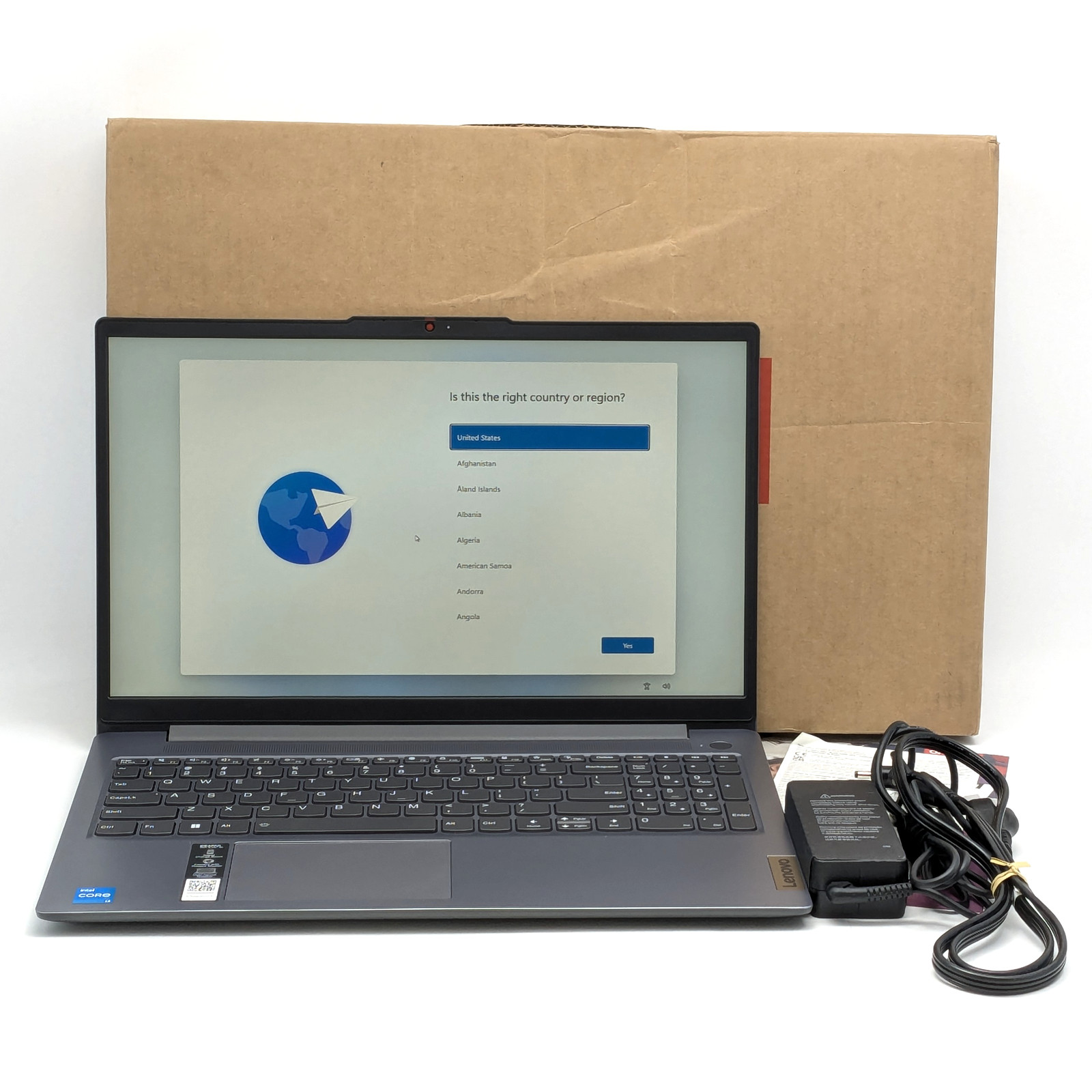 Lenovo IdeaPad Slim 3 15IRU8 15.6″ i3-1315U 8GB DDR5 256GB SSD Windows 11 Home
