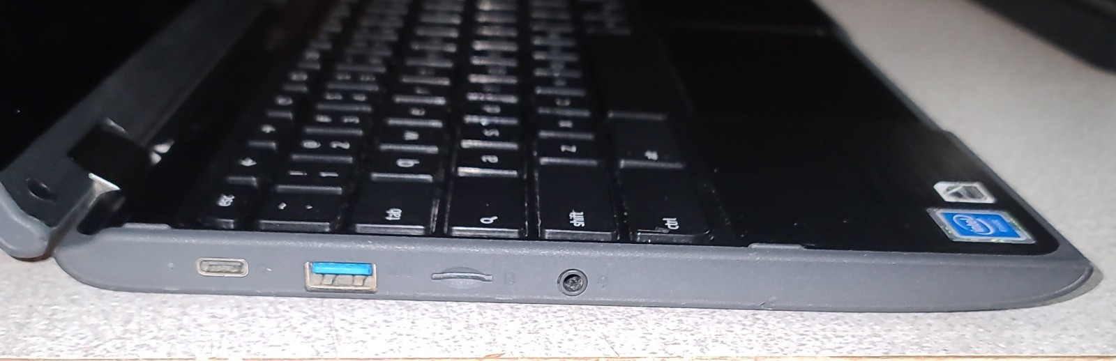 Lenovo 300e Chromebook Gen 2 11.6″ 4GB RAM 32GB Chrome OS Touch W Charger (CEV)