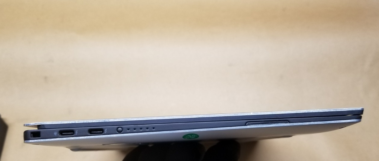 Dell XPS 13 9370 13.3″ FULL HD, i5-8250U 1.8GHz 8GB RAM 128GB M2 WINDOWS 11 PRO