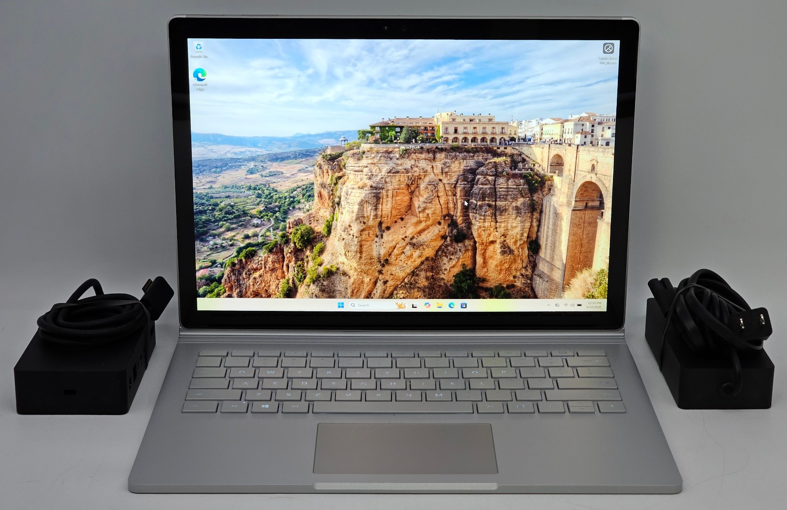 Microsoft Surface Book & Dock – 13.5″ 2-in-1 Laptop – i7-6600U 8GB RAM 256GB SSD