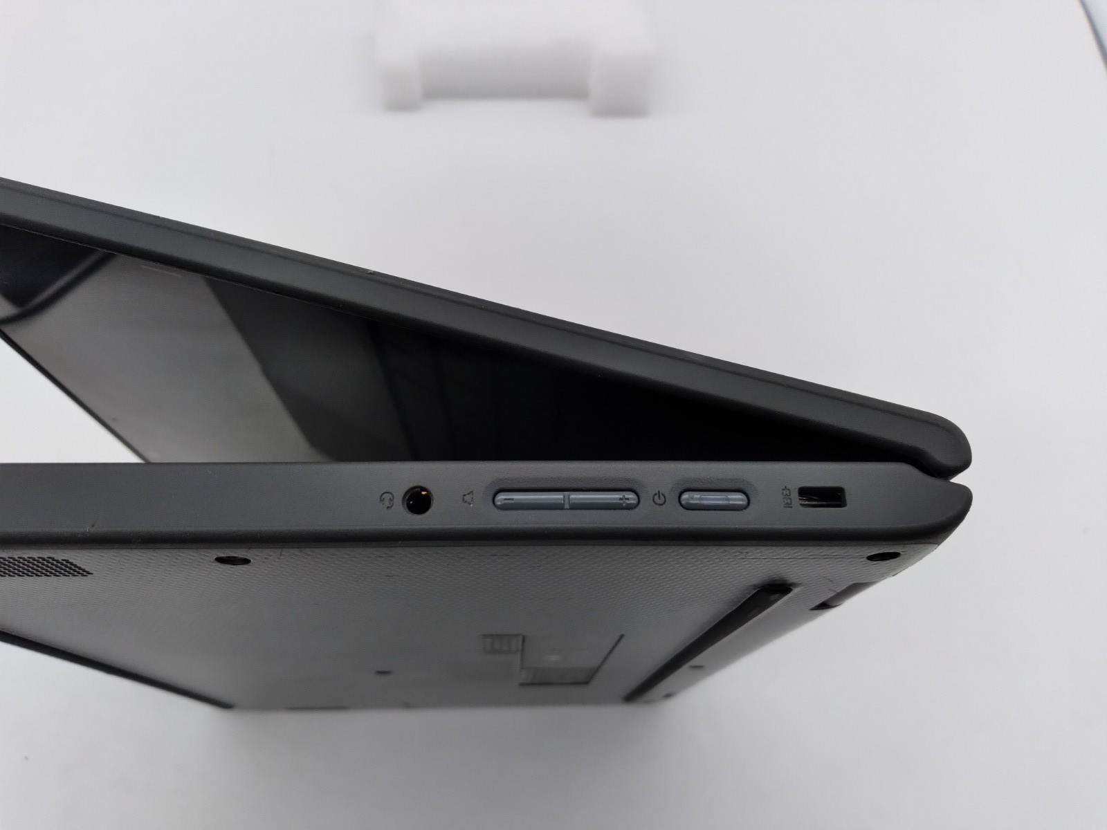 Lenovo 300e Chromebook 2nd Gen 11.6″ 4GB RAM 32GB SSD Touch w/ Chrarger
