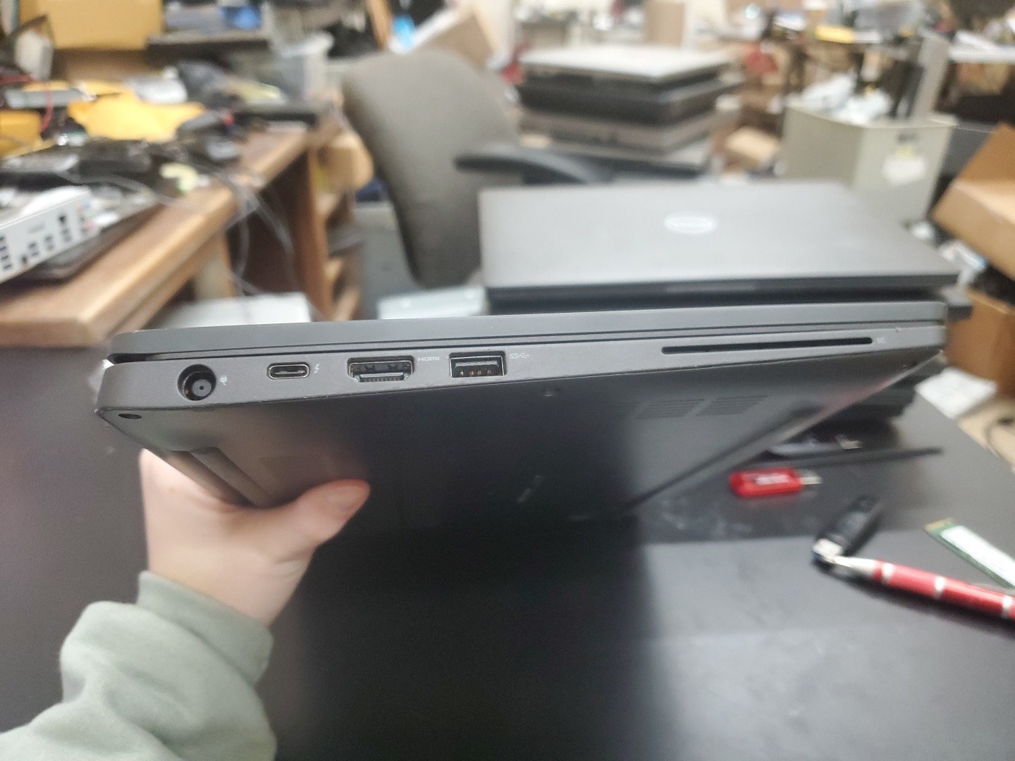 Dell Latitude 7400 14″ i5-8365U 8GB 256gb SSD Laptop W11P 122425-1