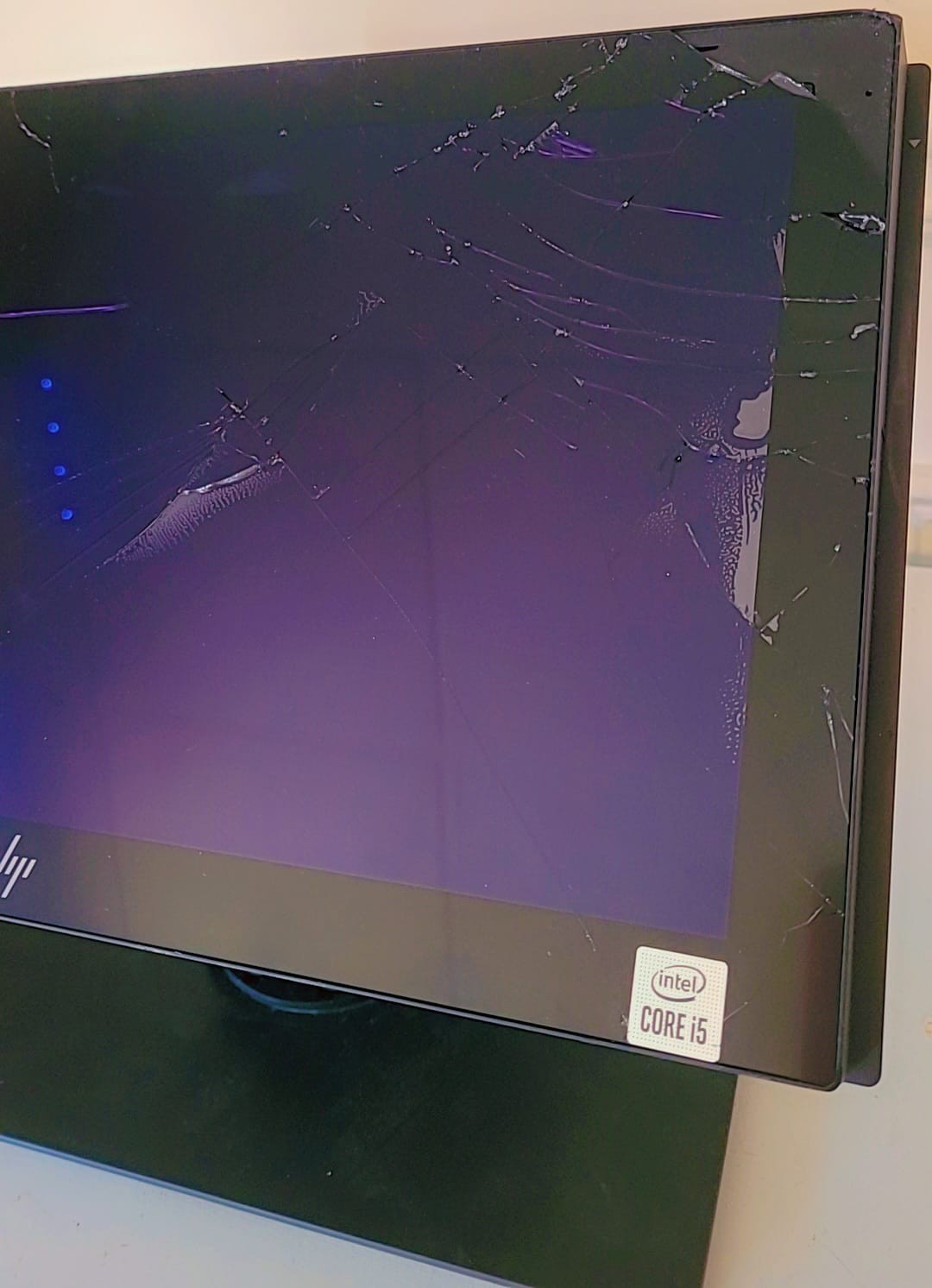 HP Engage One Pro AIO System i5-10500E 8GB RAM 256GB – Cracked Screen – Read!