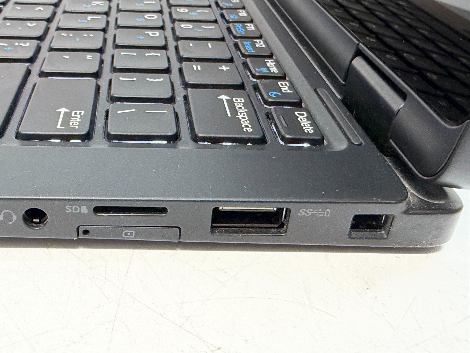 Dell Latitude 7389 i7-7600U 16GB RAM 256GB M.2 Win11 Home w/AC Batt ‘Good’