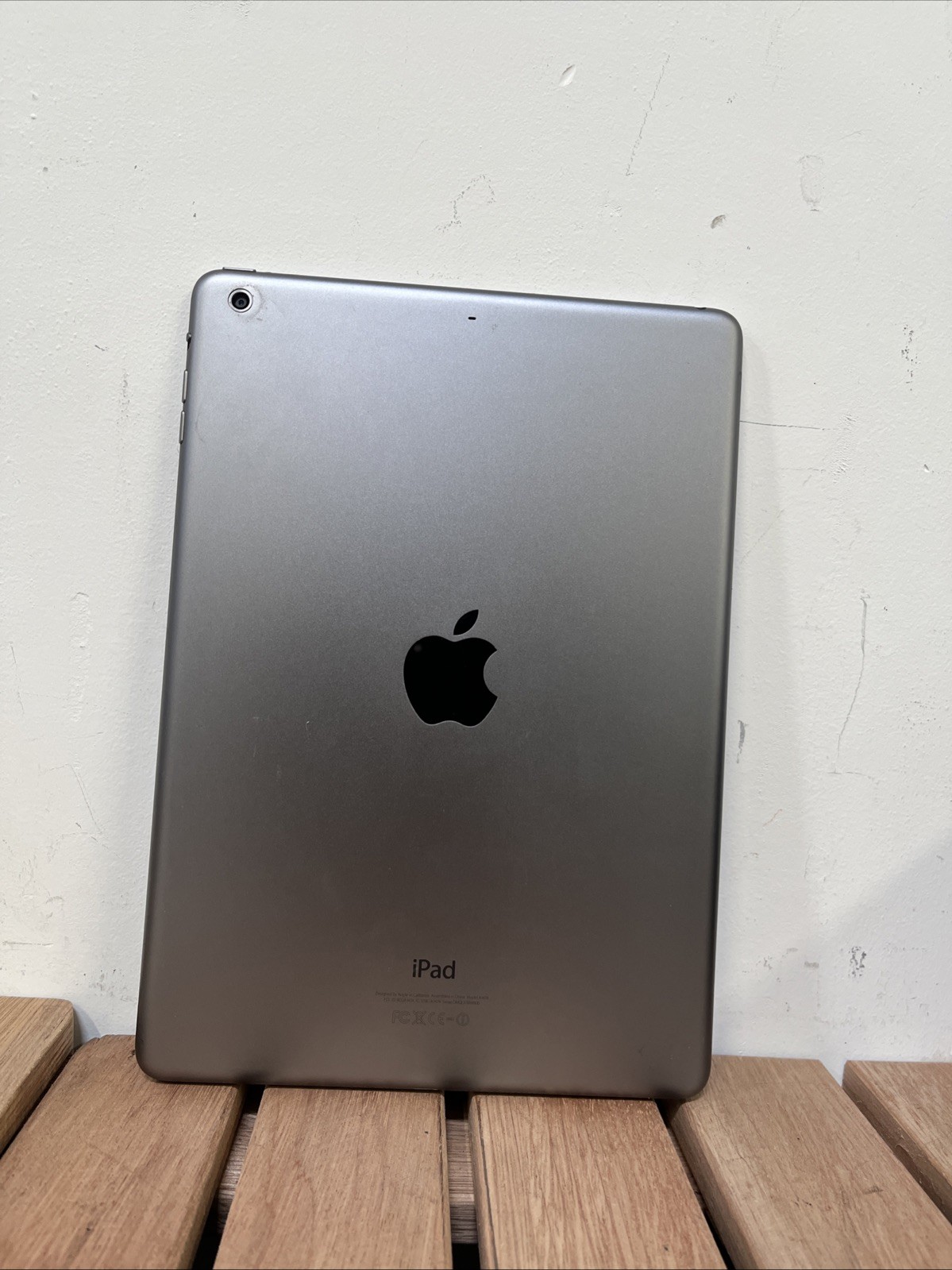 Apple iPad Air 9.7 in Model A1474, 32GB Space Gray Wi-Fi , PARTS ONLY