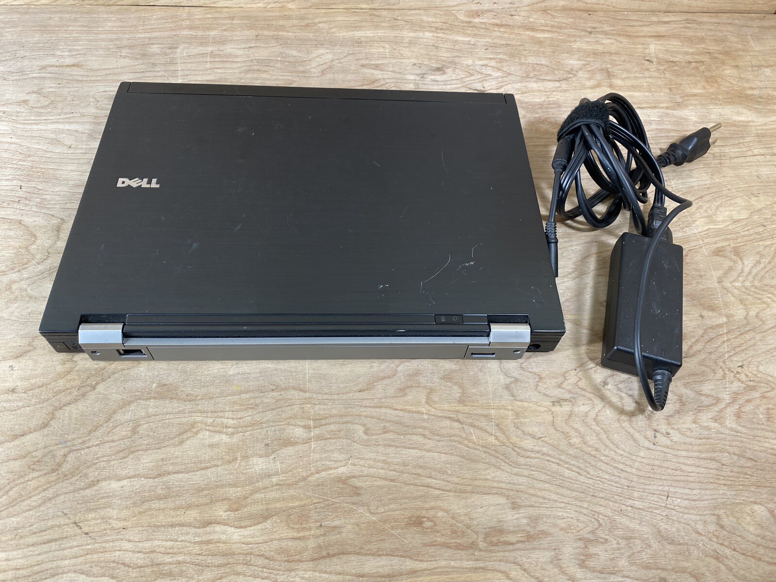 Dell Latitude E6400 Laptop C2D T9550 2,66 2Gb RAM 320Gb HDD Linux Bad Battery