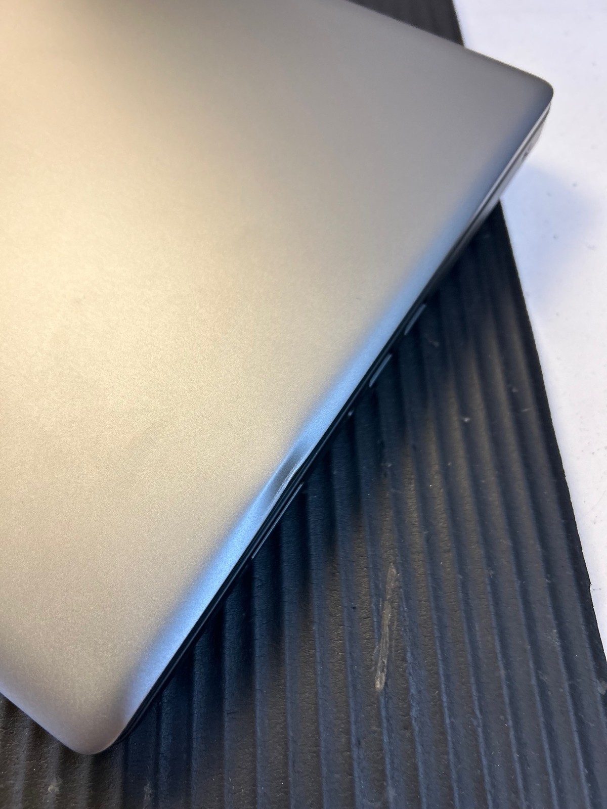 2021 PRECISION 15 7560 Core i7-11800H 32GB RAM 512GB 15.6″ FHD 220-nits W10 PRO