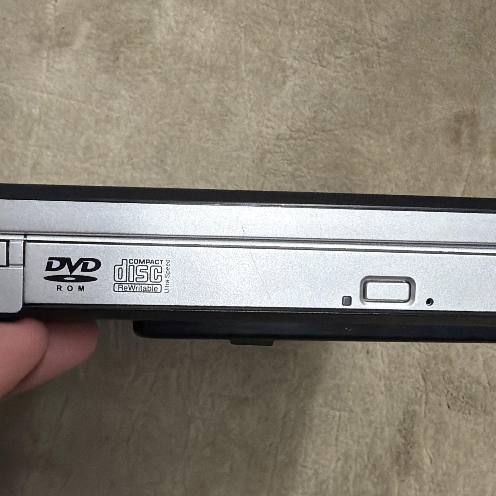 Compaq Presario V5101US AMD Sempron 15″ Laptop No Cord AS IS (Powers On)