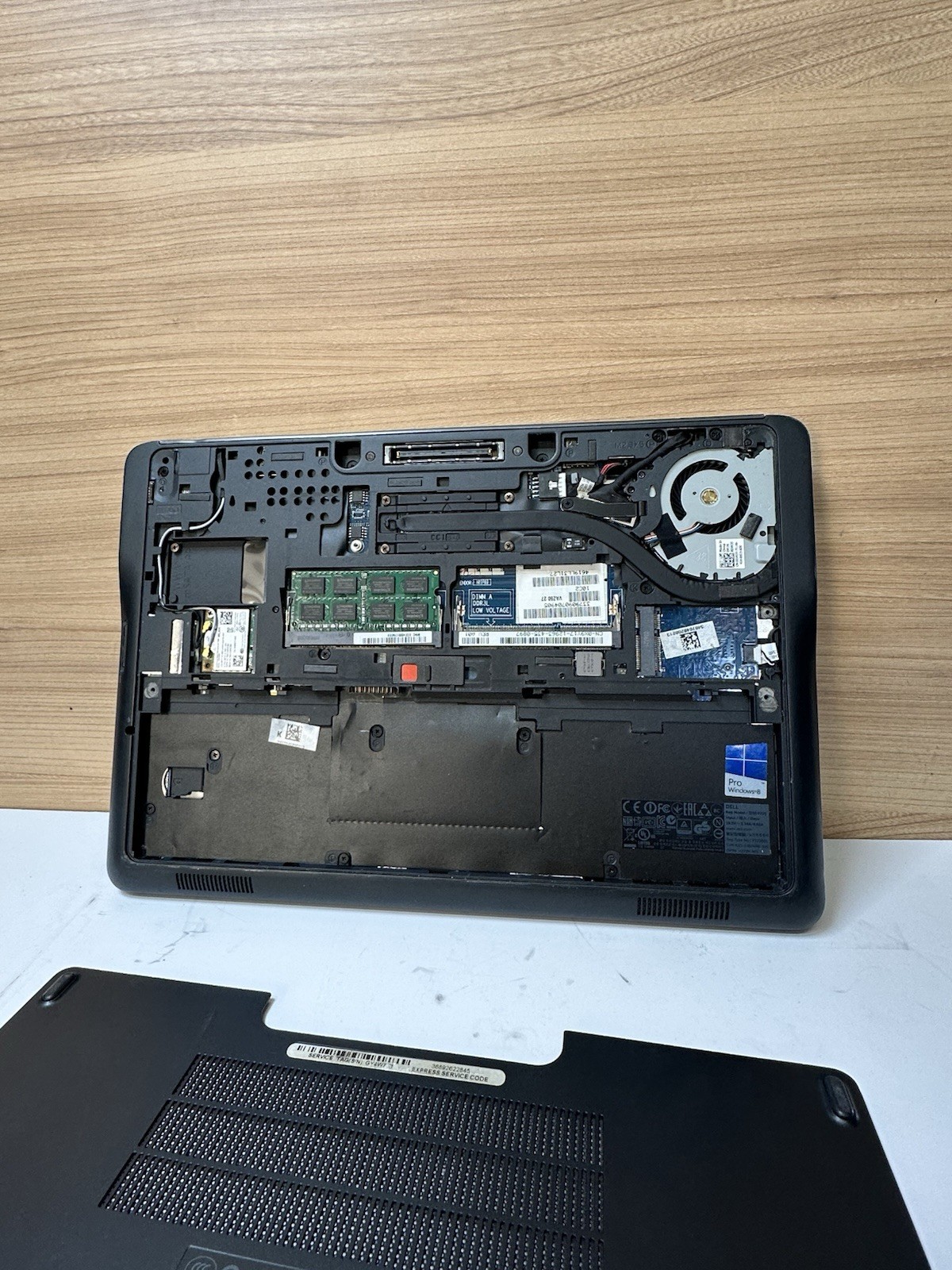 DELL Latitude E7240 i7-4600U 8GB NO SSD NO BATTERY NO POWER SUPPLY (UNTESTED)