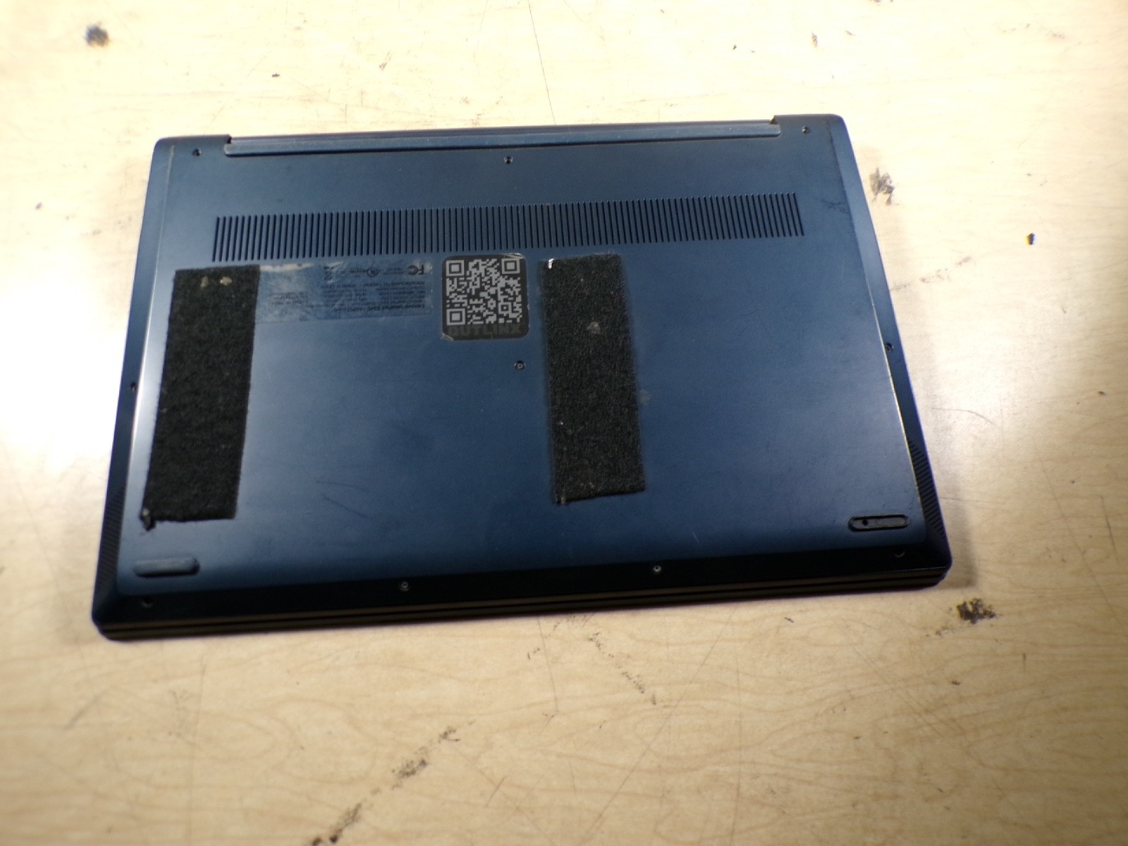 LENOVO IDEAPAD S340 AMD RYZEN 8GB RAM **BR0KEN HINGE/ HAS BODY DAMAGE/ UNTESTED