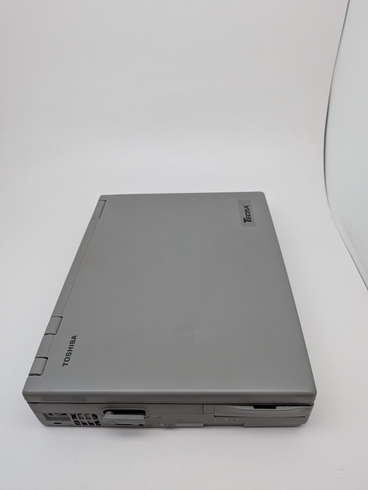 Vintage Toshiba Tecra 500CDT Notebook Computer w/HDD RAM WIN 95 *WORKS*