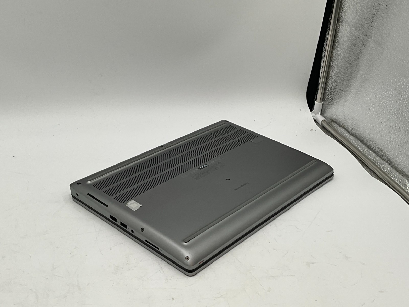 DELL Precision 7560 i7-11850H 2.50 64GB 1tb T1200 15.6″ WIN11 laptop 22YR2J3