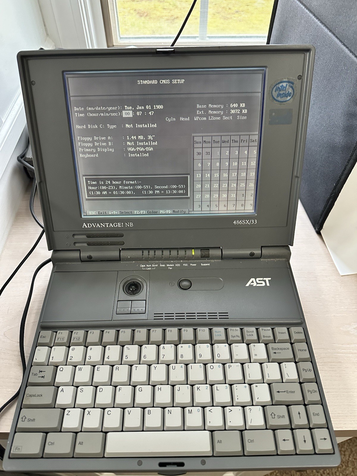 AST Advantage! NB 486SX/33 33MHz Mono LCD Screen Powers On Supply Parts Repair