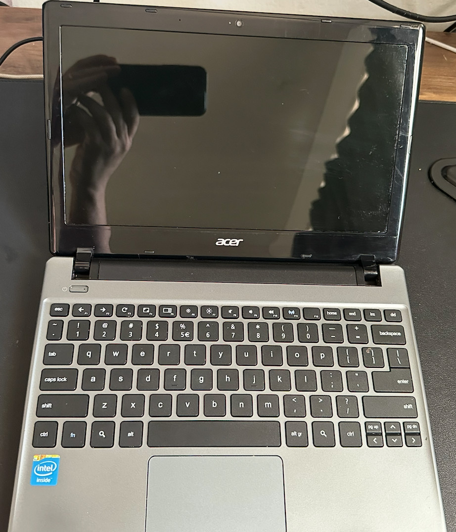 Acer Chromebook Intel Celeron 1007U 1.50GHz 2GB RAM 16GB SSD Chrome OS w/ Charge