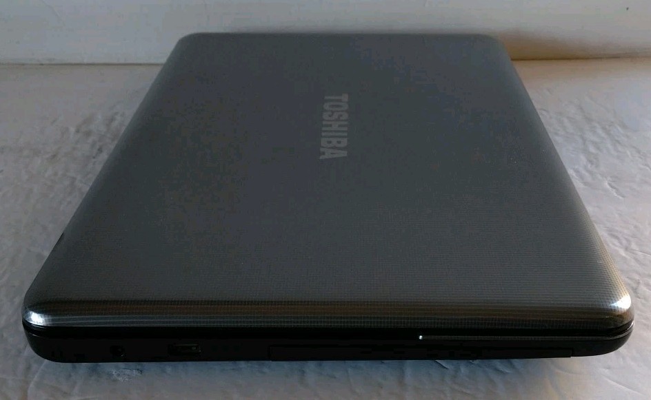 TOSHIBA SATELLITE L875-S7208 17.3″ 1 TB 8GB INTEL CORE i3-2370 2.40 GHz 10 PRO
