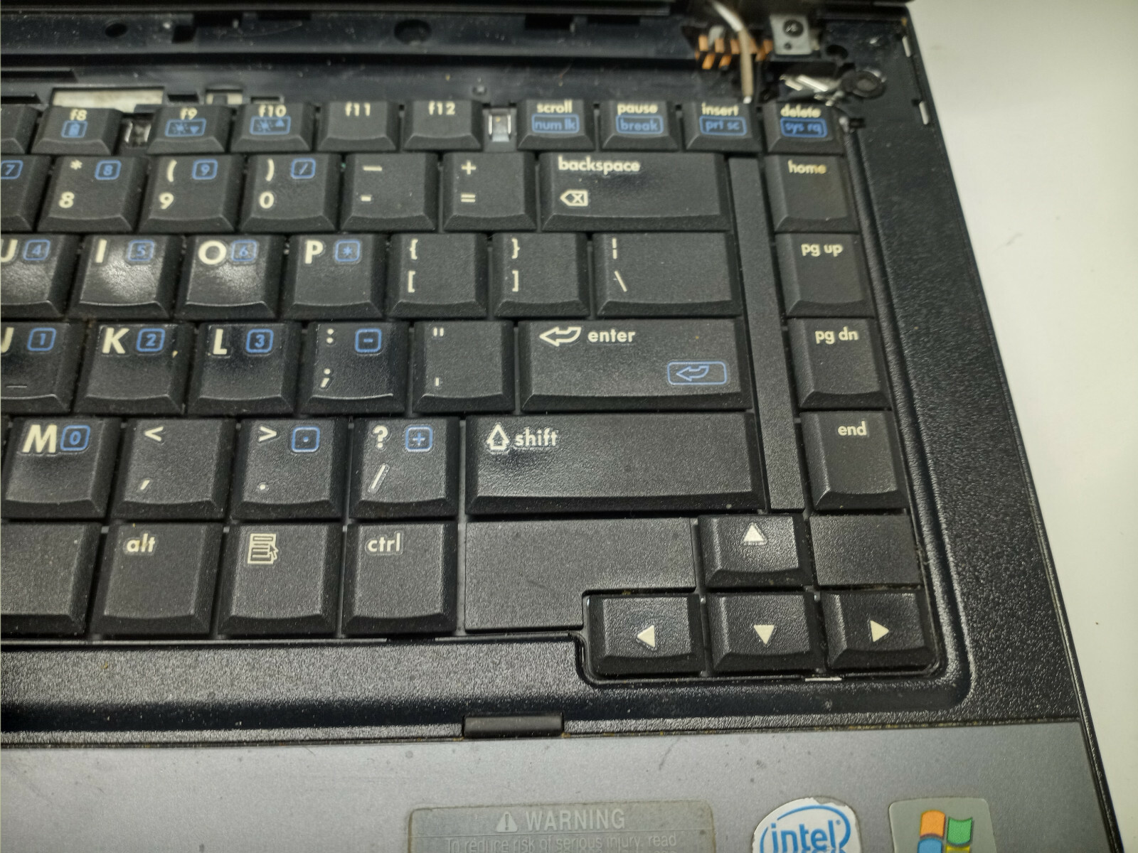 HP 6710b Laptop NO Ram/CPU/HDD/Caddy/Battery/Back Cover FOR PARTS
