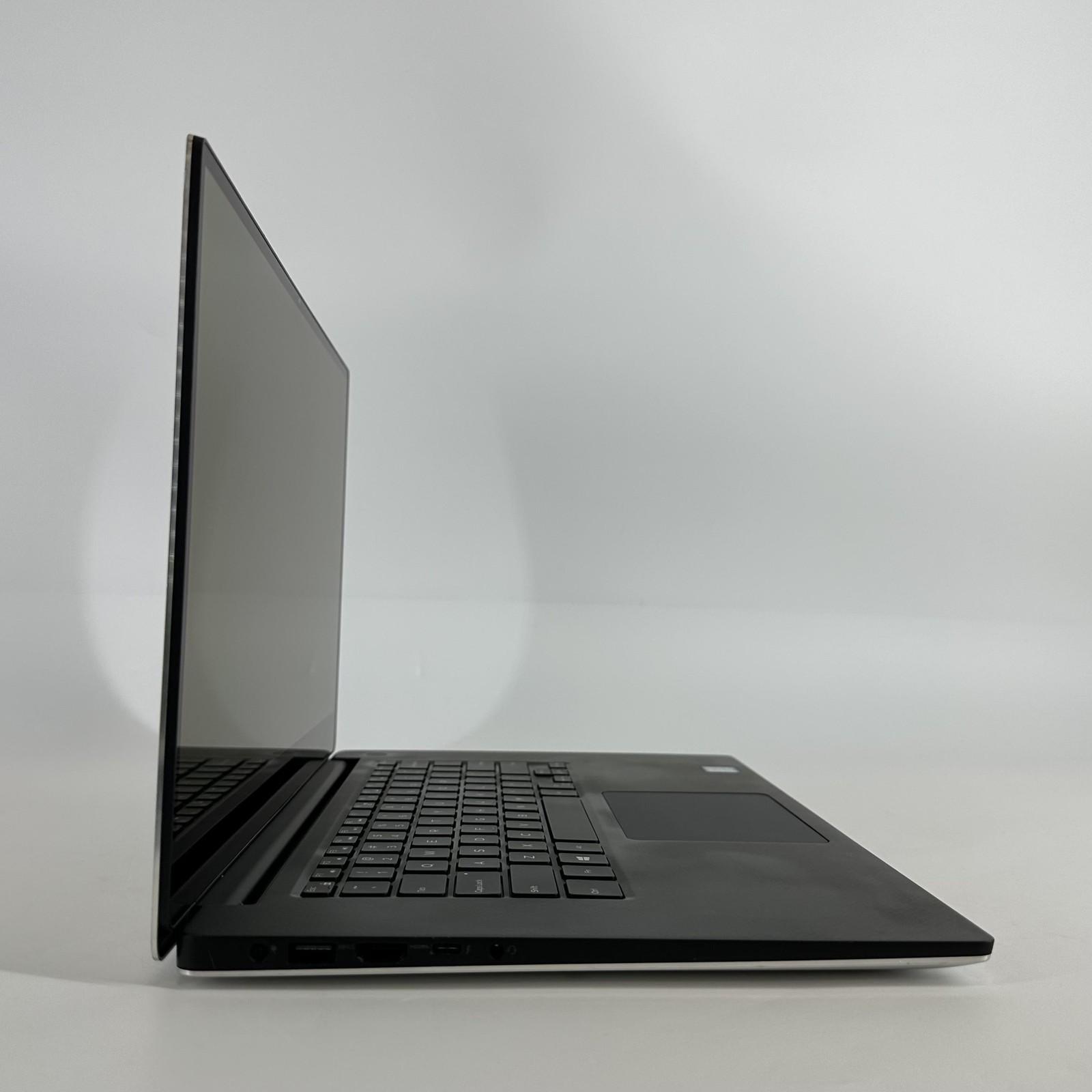 Dell XPS 15 7590 4K i7-9750H 2.60GHz 16GB 512GB SSD GTX 1650 Very Good