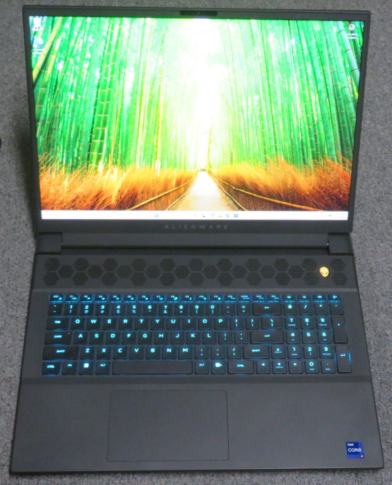 Dell Alienware m18 R2 Gaming Laptop 18″QHD+ i9-14900HX 64GB RAM 2TB SSD RTX 4090