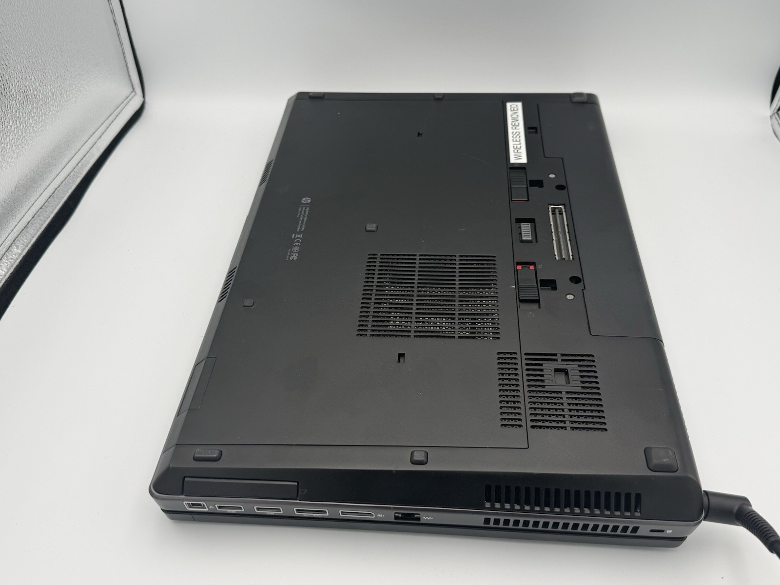 HP EliteBook 8770W 17.3″ MW i7-3740QM 2.7GHz|16GB|500GB|No AC|No Wireless