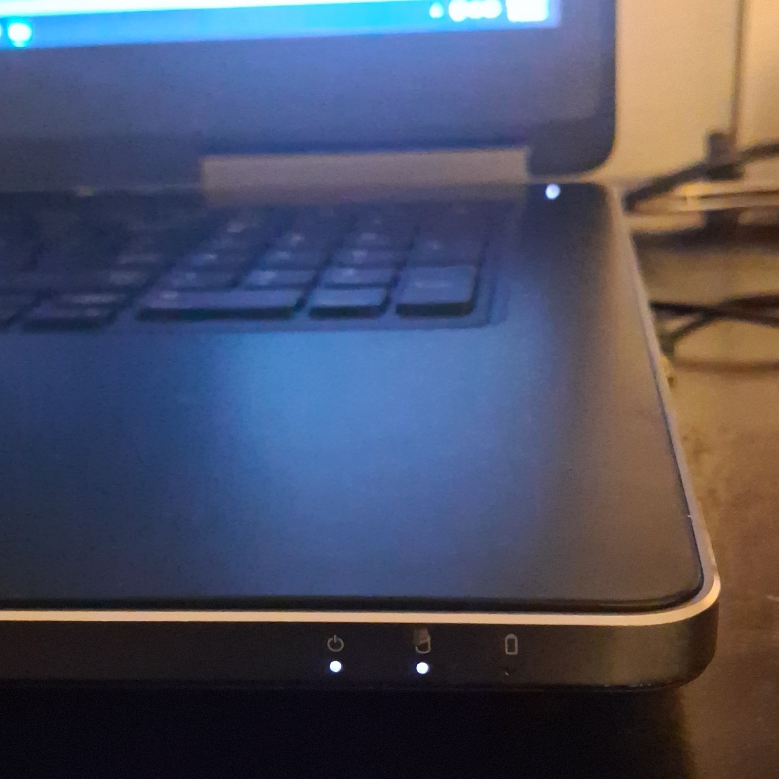 Pc # 2 Dell Precision 7710 17″ i7-6820HQ 8GB 466GB HDD Win 11 Pro AMD R9 M375X