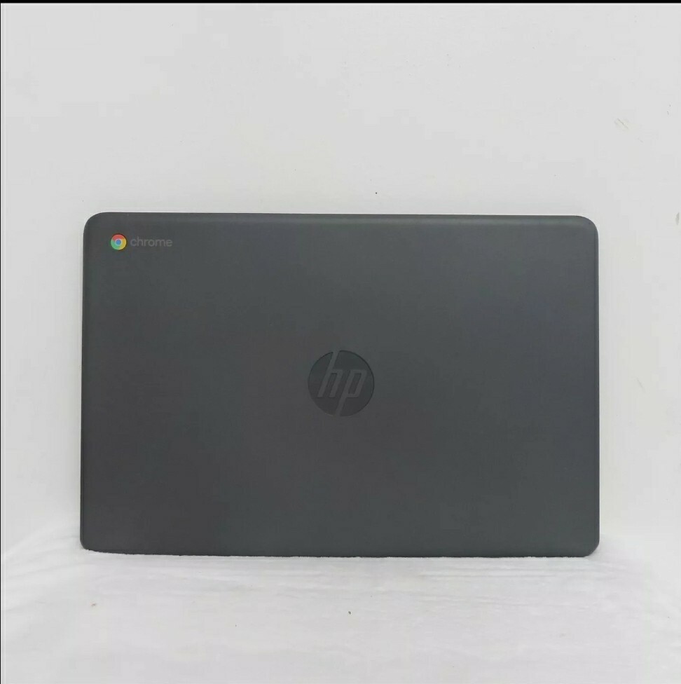 HP Chromebook 14-db0025nr 14 in 32 GB eMMC, AMD A4 9120, 4 GB Gray BARELY USED
