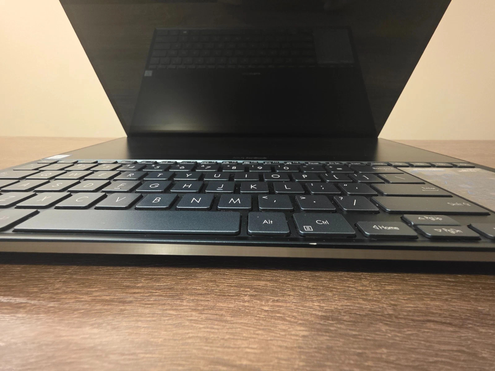 ASUS ZenBook Pro Duo UX581GV i9 RTX2060 32GB 1TB SSD 4K OLED | NEW Battery | Box