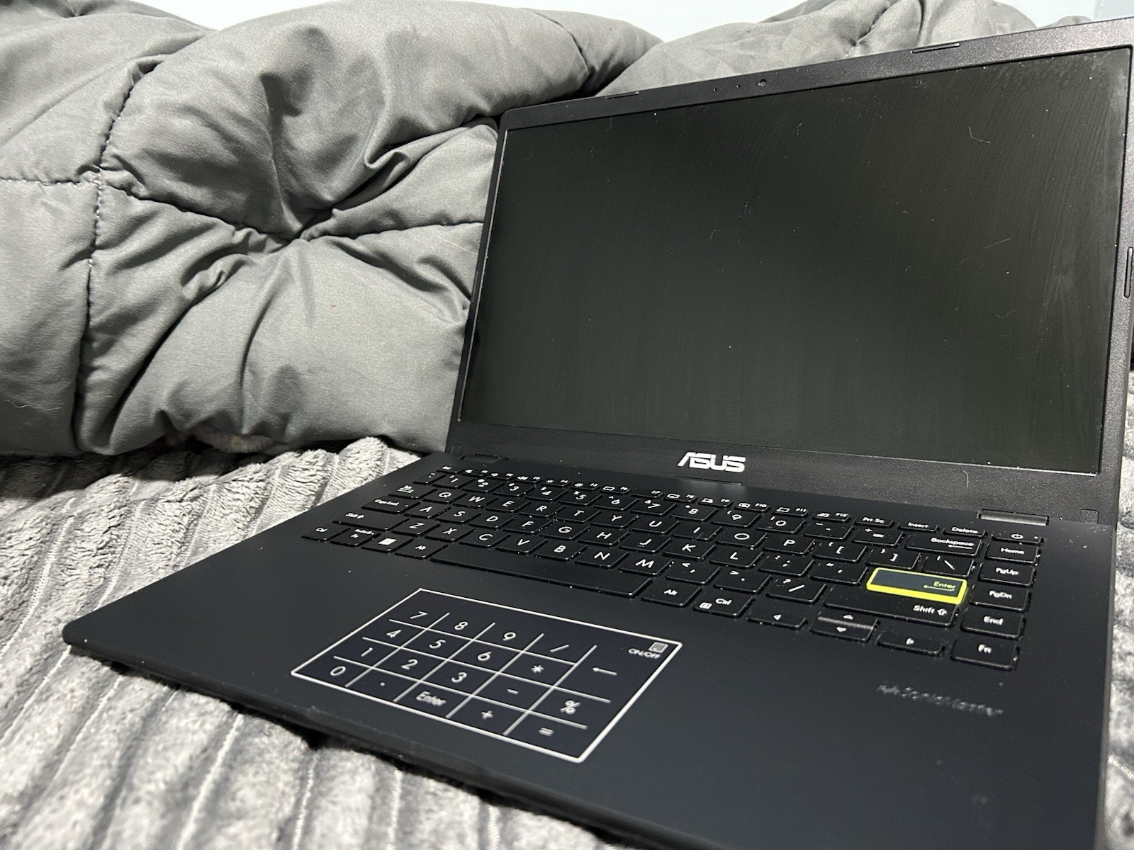 ASUS 14” Laptop Windows 11 — *USED*