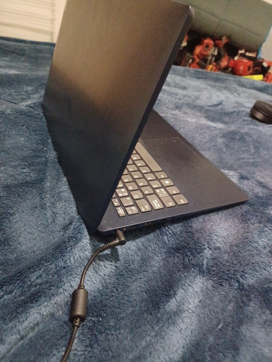 Lenovo IdeaPad 3 15ITL6 15.6″ (512GB SSD, Intel Core i3 11th, 3.0GHz, 8GB)…