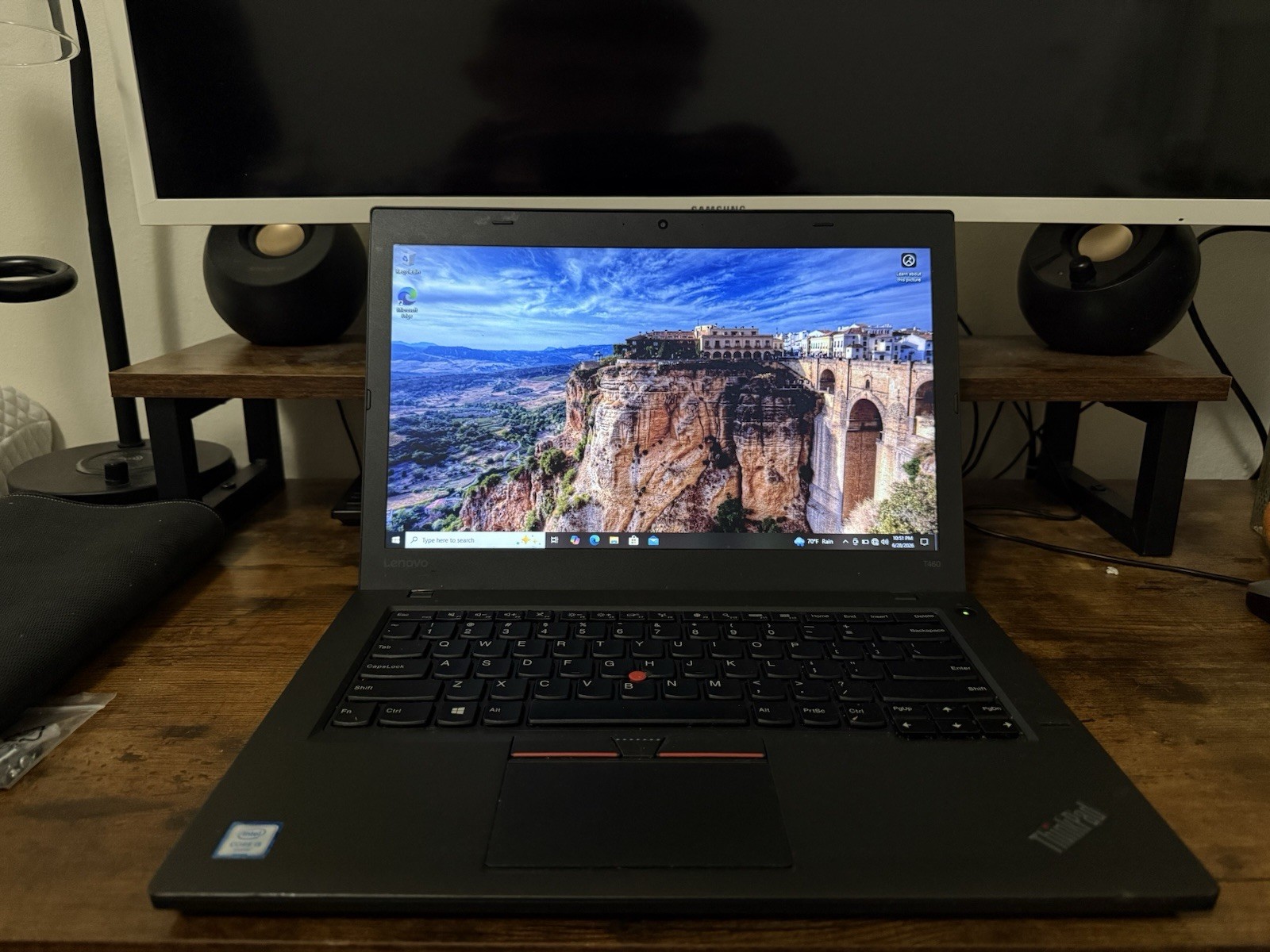 Lenovo ThinkPad T460 14″ | Intel i5-6200U | 8GB RAM | 240GB SSD | Windows 10 Pro