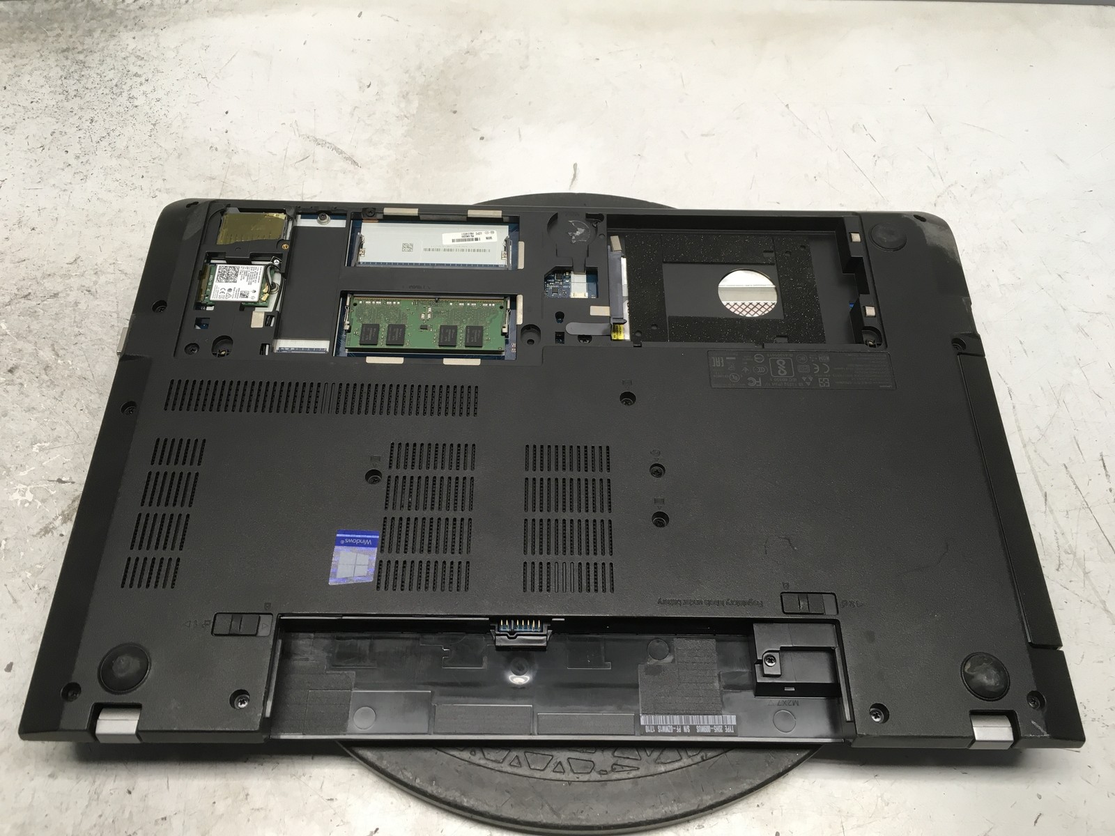 Lenovo ThinkPad E570 Intel i7-6500U 4 GB No HDD/ Batt NVIDIA GeForce 940MX
