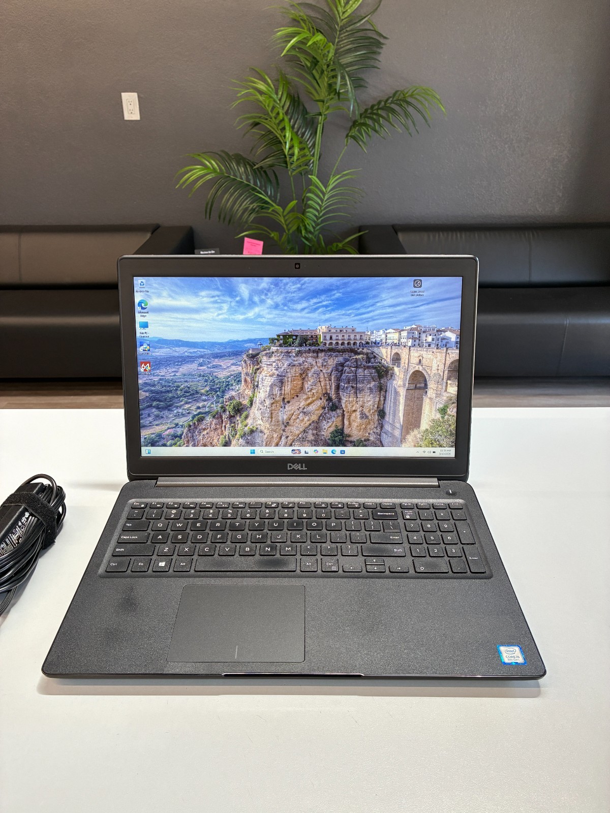 Dell Latitude 3500: 15.6″ / i5-8265U / RAM 16Gb / SSD 256Gb / Win 11 Pro