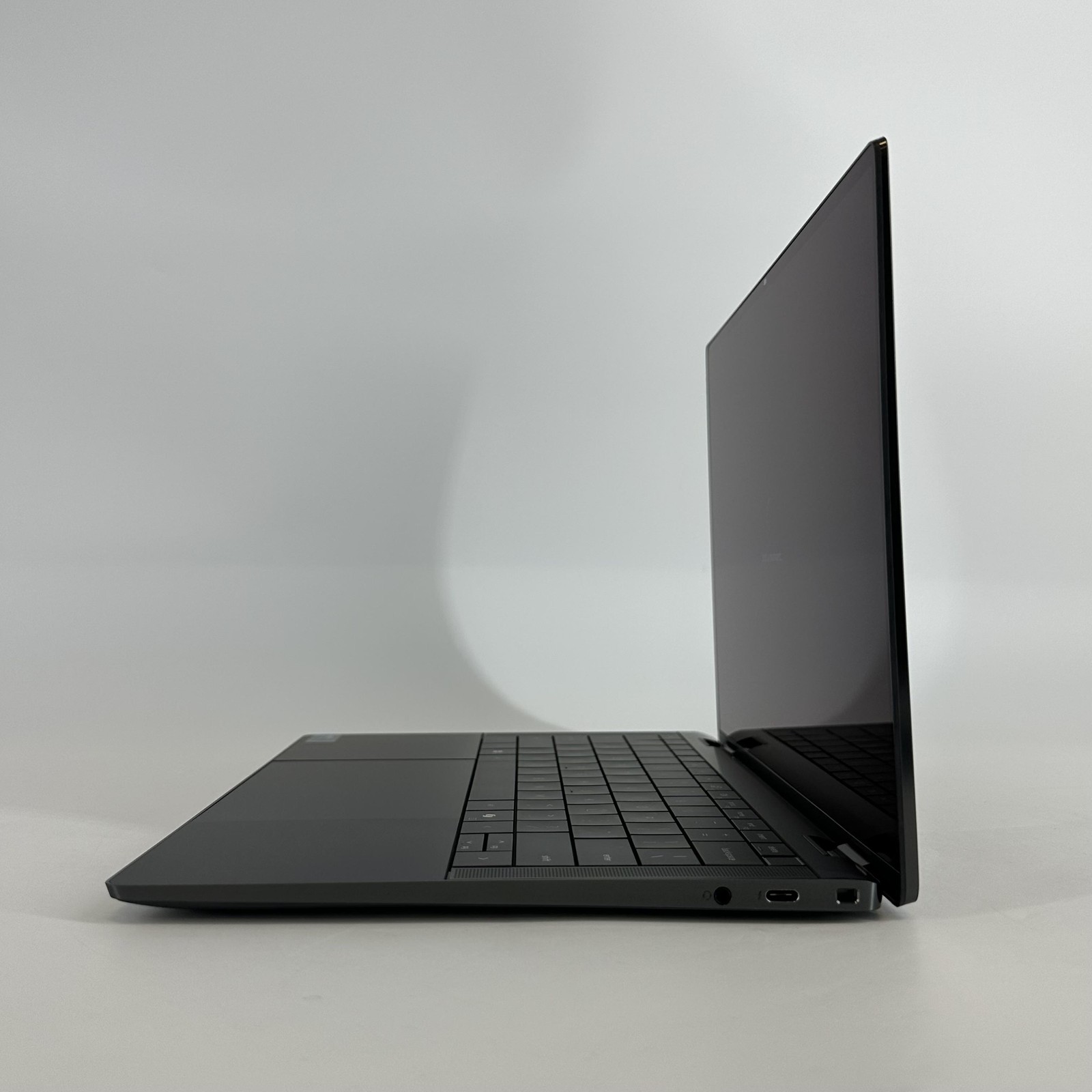 Dell Latitude 9450 (2-in-1) 14 2K TOUCH 2.1 GHz Ultra 7 165U 32GB 1TB SSD