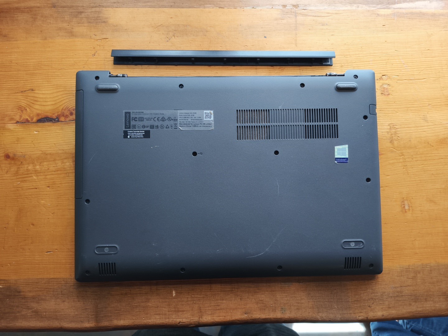 Lenovo Ideapad 330S-15IKB i3-8130U 8GB RAM No Hard Drive Laptop, Chin Bezel Off