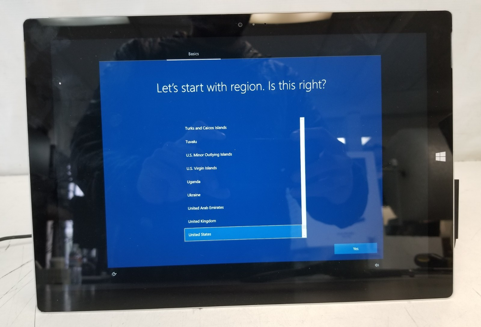 Microsoft Surface Pro 3 12″ i5-4300U 128GB 4GB RAM Windows 10 Pro Tablet