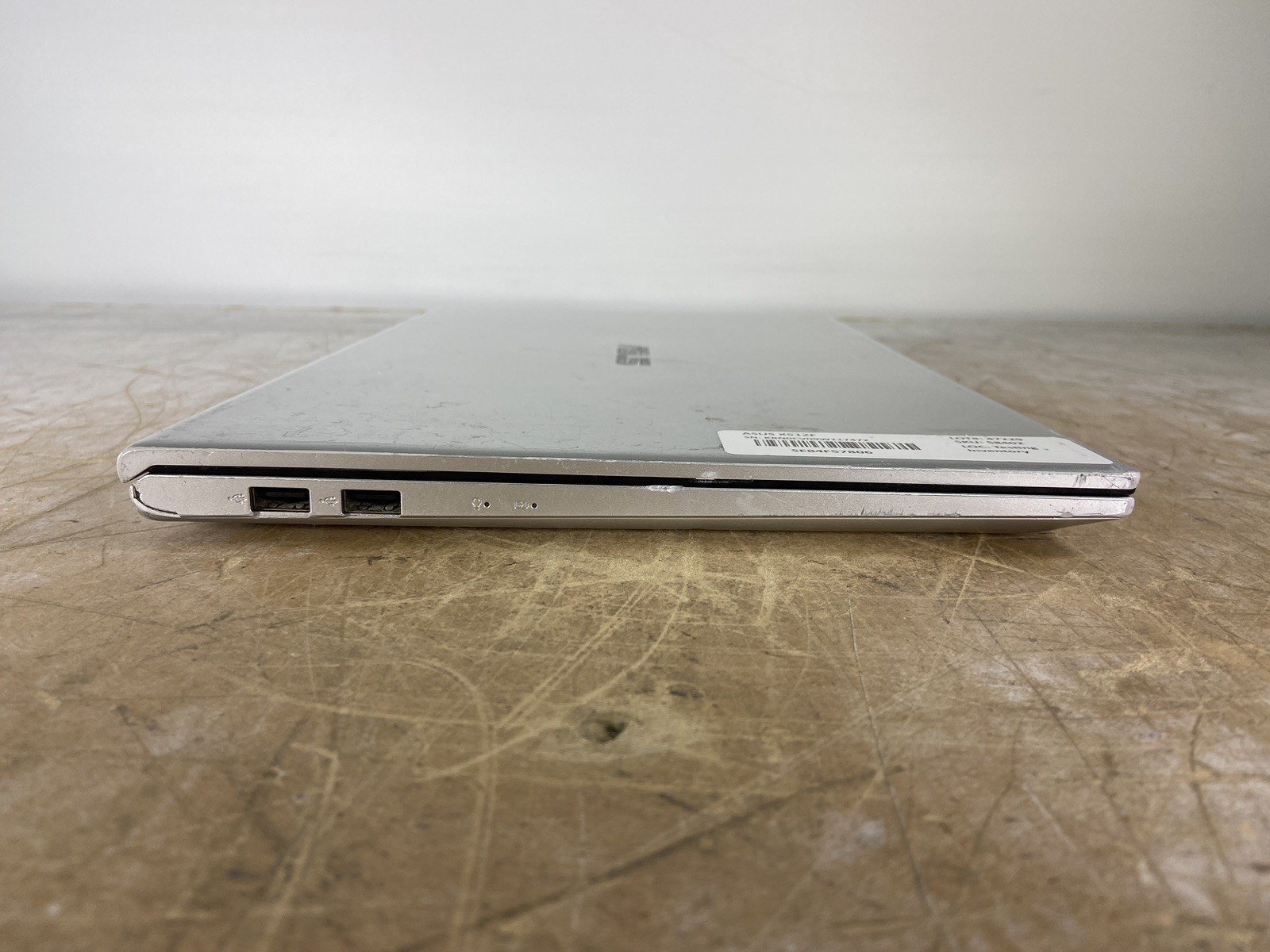 ASUS X512F i7-8565U @ 1.8GHz, 8GB RAM, NO HDD/OS – (FOR PARTS)