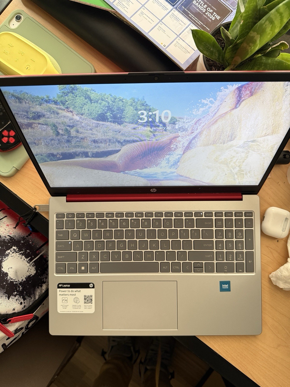 HP 15-fd0xxx Laptop Intel N200 4GB RAM 15.6″ Red/Silver Windows 11 Home