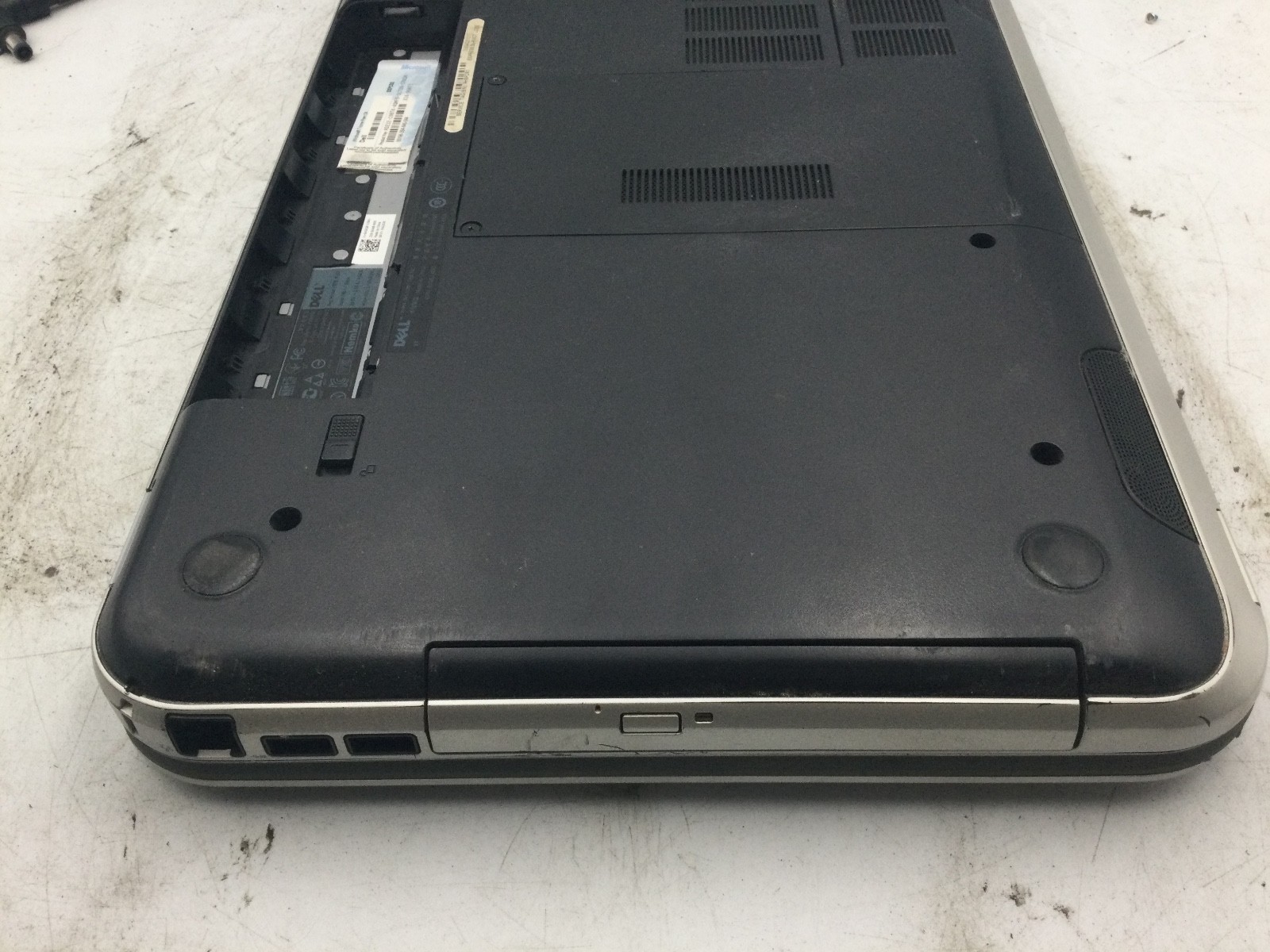 Dell Inspiron 5520 – FOR PARTS-15″- Intel Core i3 3rd Gen -DOES NOT POWER ON-BB