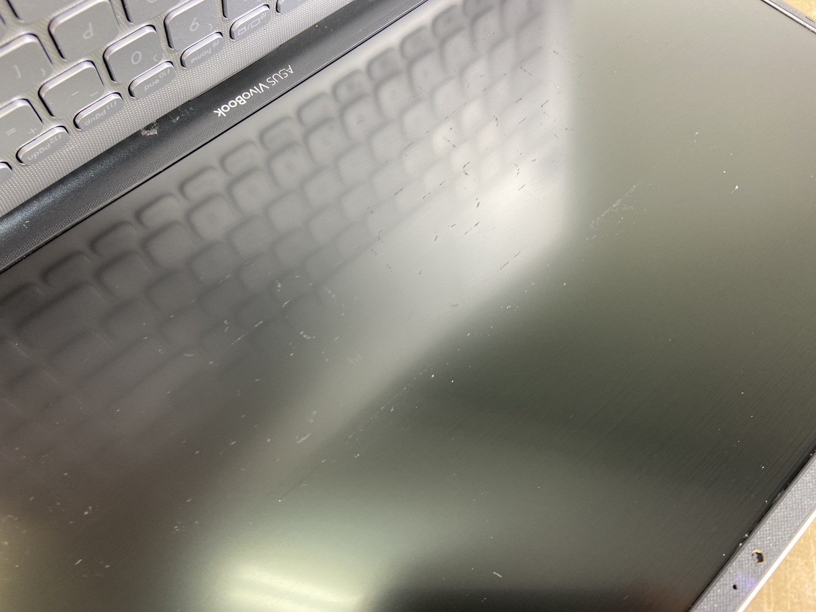 ASUS X512F i7-8565U @ 1.8GHz, 8GB RAM, NO HDD/OS – (FOR PARTS)
