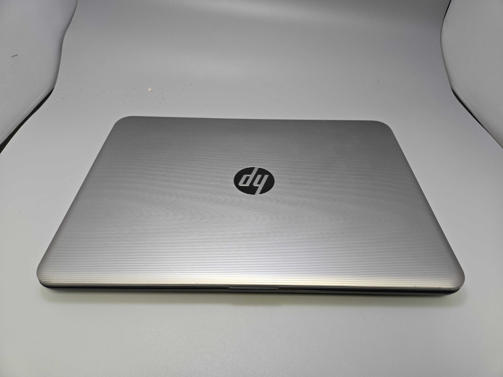 HP 14-an013nr Laptop AMD E2-7110 1.80Ghz 4GB RAM NO SSD NO OS, TESTED