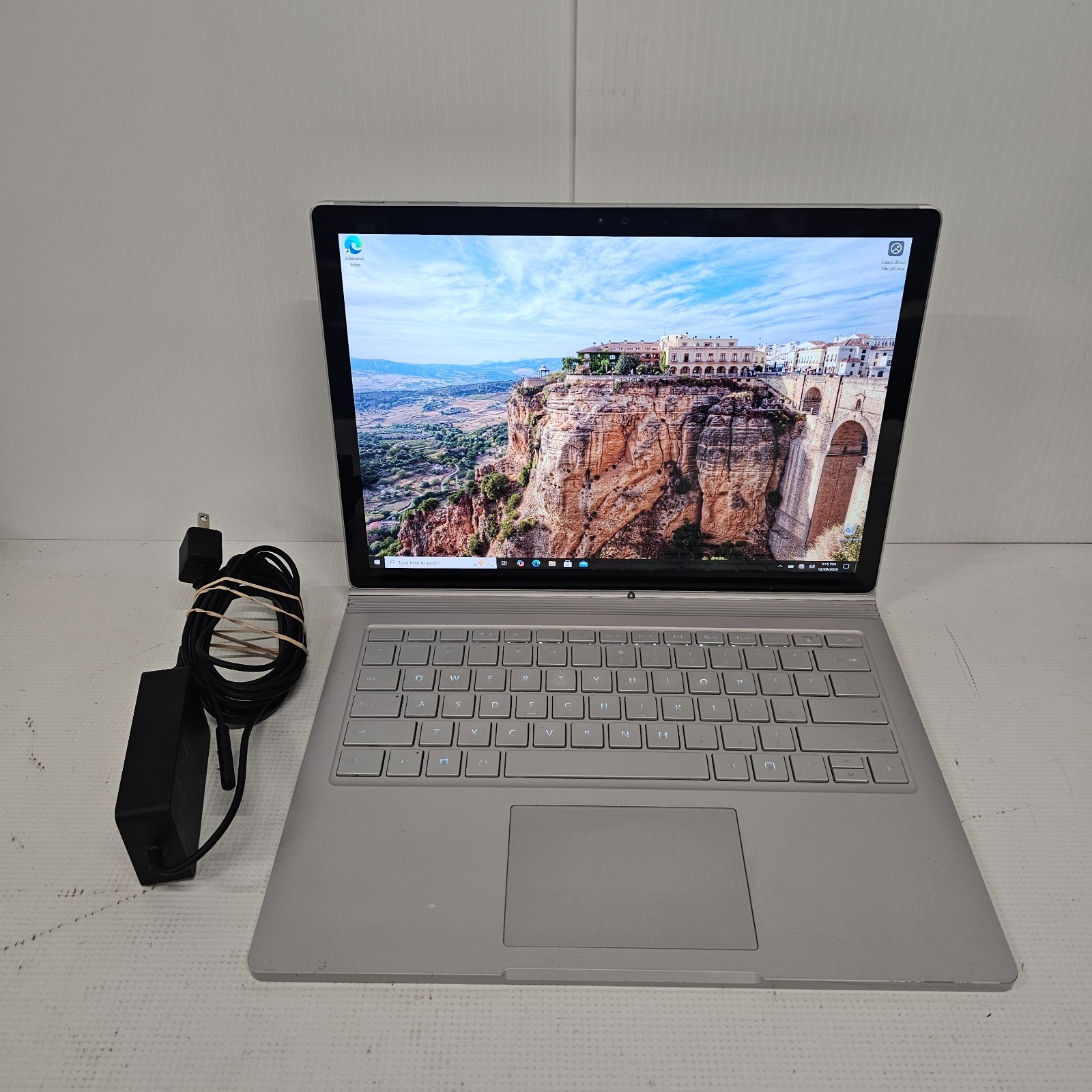 Microsoft Surface Book Intel Core i7-6600u 16GB RAM 512GB SSD NVidia GTX 965M