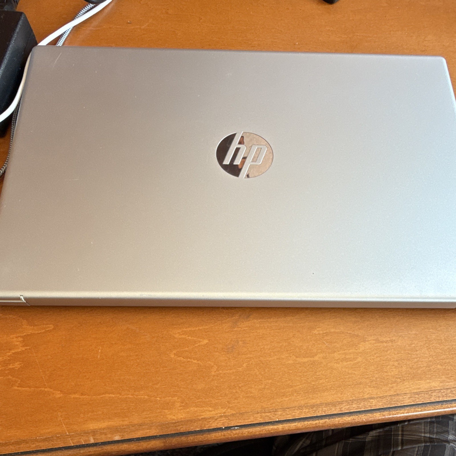 HP Laptop 15-fc0185nr 15.6″ FHD Ryzen 5 8GB 256GB SSD Win 11 Silver windows lock