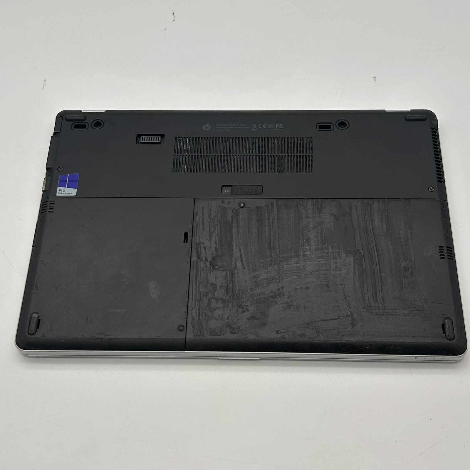 HP EliteBook Folio 9480m 14″ |Core i7 2.1GHz |8GB RAM |256GB| Silver w/ Charger