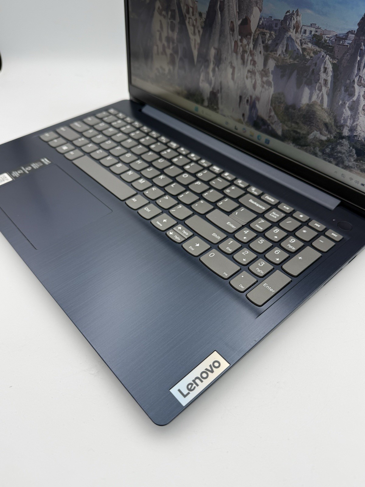 Lenovo IdeaPad 3 15.6” 15ITL6 – i7 11th Gen | 8GB RAM | 512GB SSD – 41C