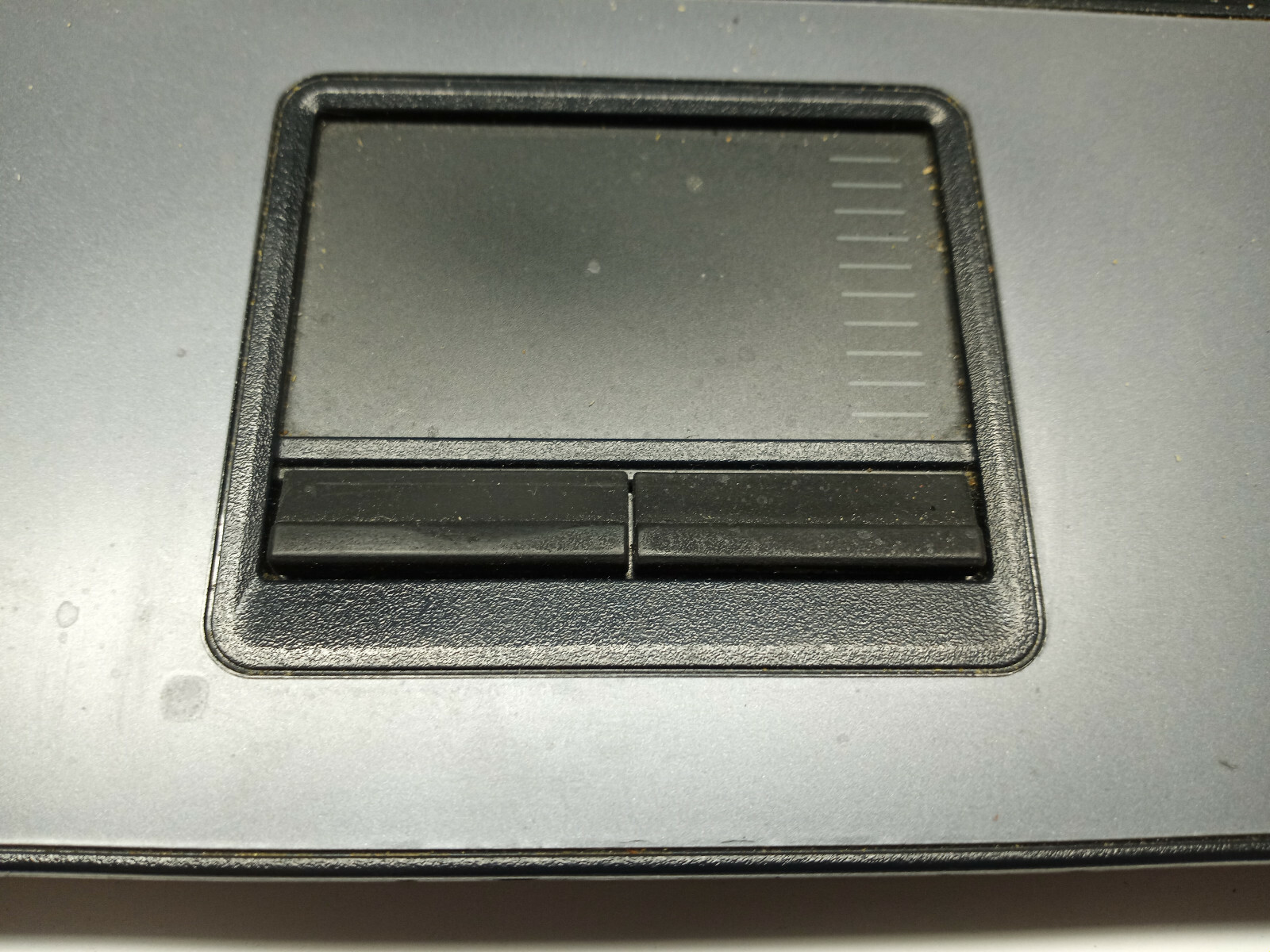 HP 6710b Laptop NO Ram/CPU/HDD/Caddy/Battery/Back Cover FOR PARTS